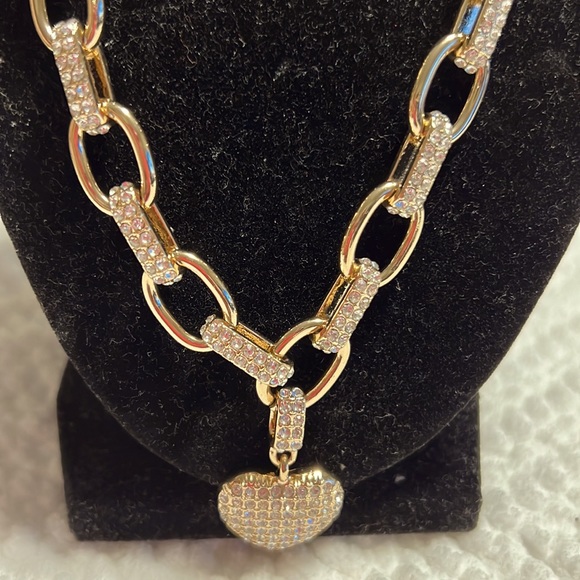 Gold Heart Pendant Chain - Picture 2 of 6